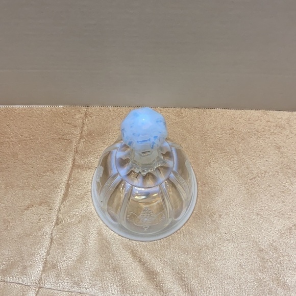 Fenton Vintage Opalescent Glass Embossed grapes and Vine bell - Picture 4 of 6